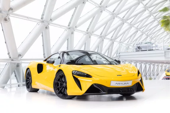 McLaren Artura 3.0 V6 Plug-in | 680pk | Volcano Yellow | Black Pack | Performance | – Foto