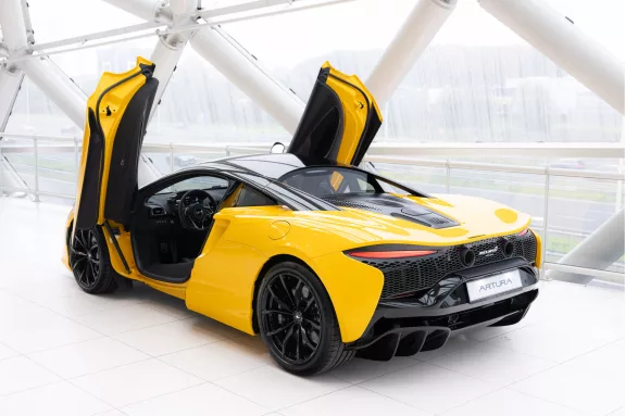 McLaren Artura 3.0 V6 Plug-in | 680pk | Volcano Yellow | Black Pack | Performance | – Foto 11