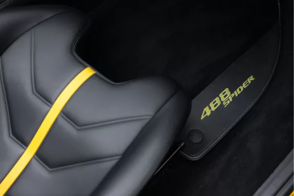 Ferrari 488 3.9 Spider HELE | Giallo Modena | Lift | Goldrake | Carbon Led Steering – Foto 51